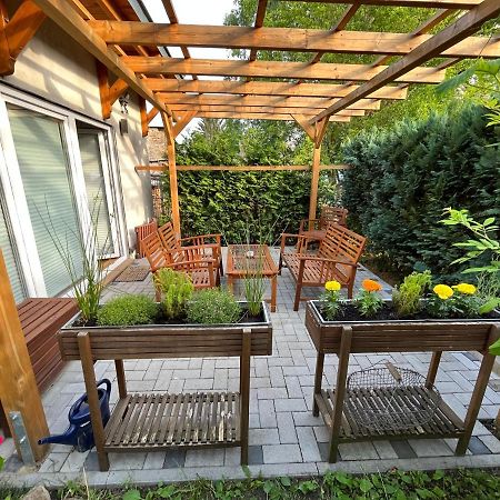 Ferienwohnung Im Stadtzentrum Von Bernau - Komfortable Wohnung Mit 2 Zimmern, Bad, Spuelmaschine, Waschmaschine, Komplette Kueche, Wlan, Terrasse, Ruhige Lage Бернау Экстерьер фото