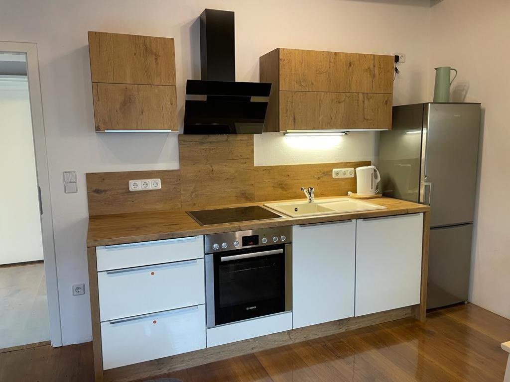 Ferienwohnung Im Stadtzentrum Von Bernau - Komfortable Wohnung Mit 2 Zimmern, Bad, Spuelmaschine, Waschmaschine, Komplette Kueche, Wlan, Terrasse, Ruhige Lage Бернау Экстерьер фото
