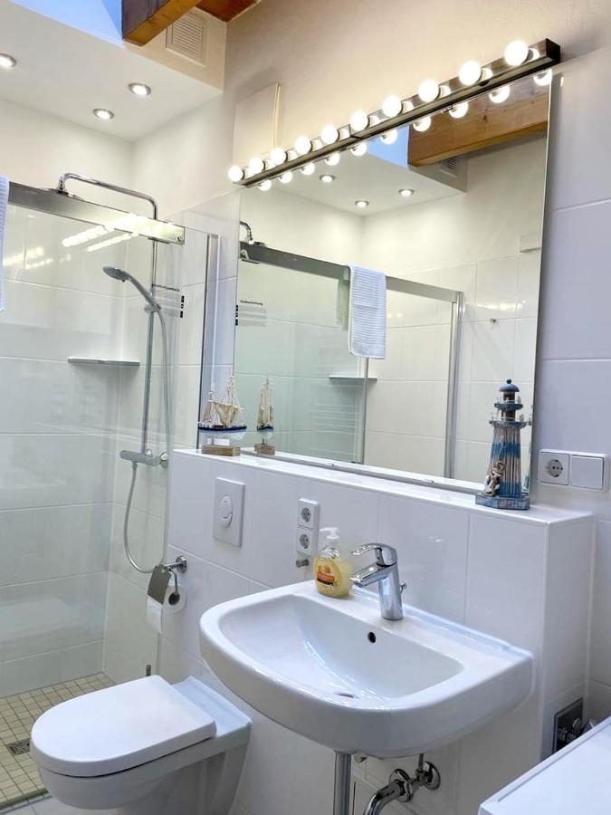 Ferienwohnung Im Stadtzentrum Von Bernau - Komfortable Wohnung Mit 2 Zimmern, Bad, Spuelmaschine, Waschmaschine, Komplette Kueche, Wlan, Terrasse, Ruhige Lage Бернау Экстерьер фото