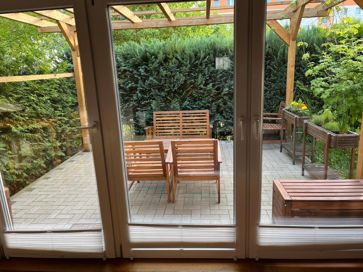 Ferienwohnung Im Stadtzentrum Von Bernau - Komfortable Wohnung Mit 2 Zimmern, Bad, Spuelmaschine, Waschmaschine, Komplette Kueche, Wlan, Terrasse, Ruhige Lage Бернау Экстерьер фото